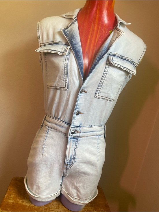 Love Trends Pants - Light Wash Denim Sleeveless Romper by Love Trends